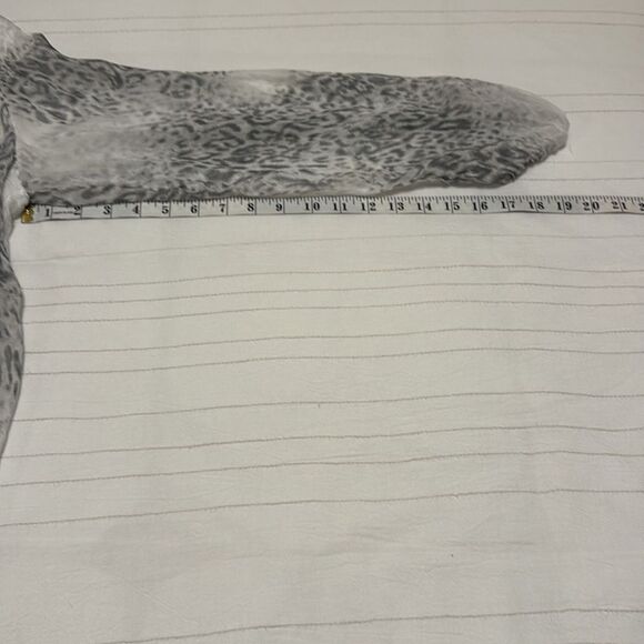 NWT Elena Baldi Grey and White Leopard Print Women's Top - Picture 4 of 7